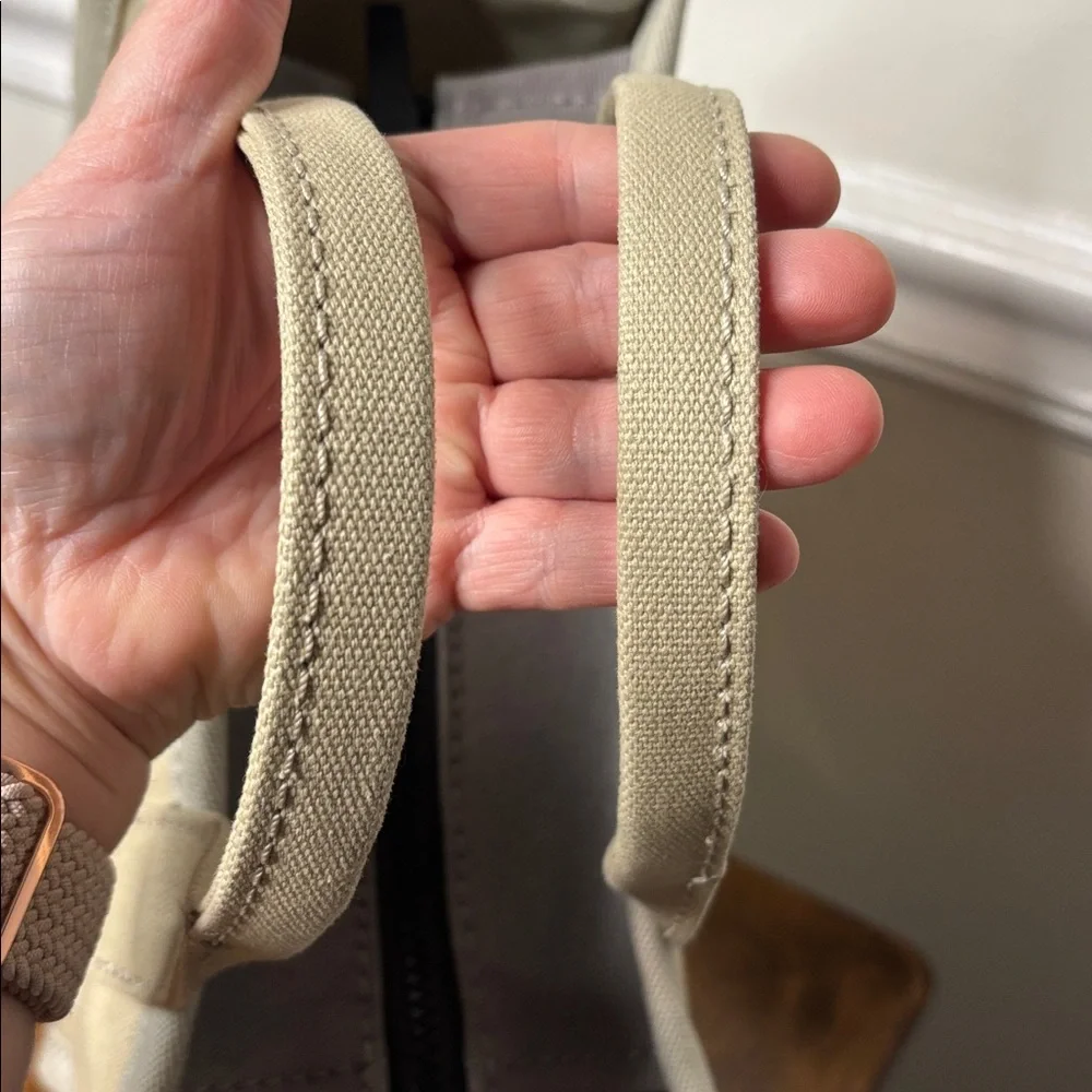 MARC JACOBS THE TOTE BAG- BEIGE COLORBLOCK - Picture 7 of 16